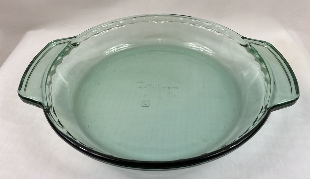 KITCHENWARE…Anchor Hocking Ovenware  Green Pie Plate 1 Qt 9" Glass Baking