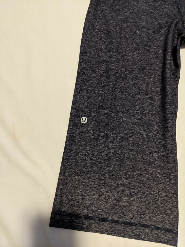 LULULEMON CROPPED LEGGINGS Size 4 - Gray/DarkBlue