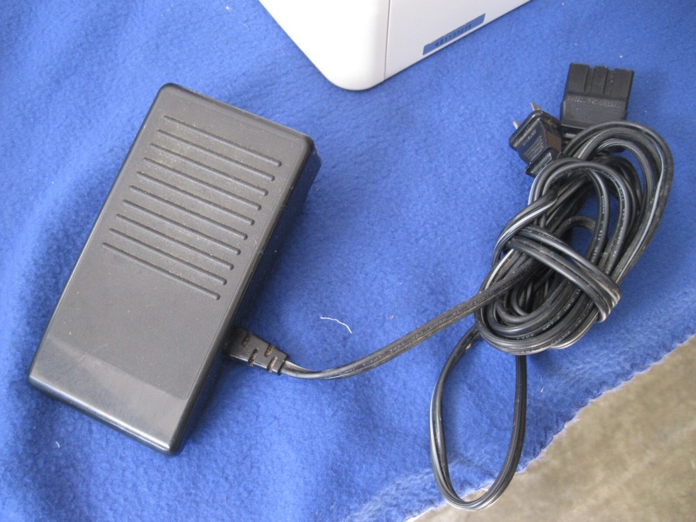 Working Brother 888-E42 Sewing machine with Pedal and Manual