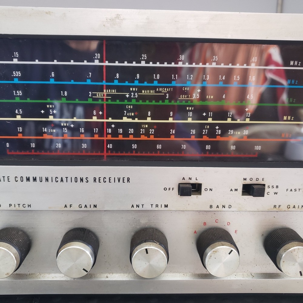 Vintage Realistic DX-160 Solid State Communications Recievers - Tested