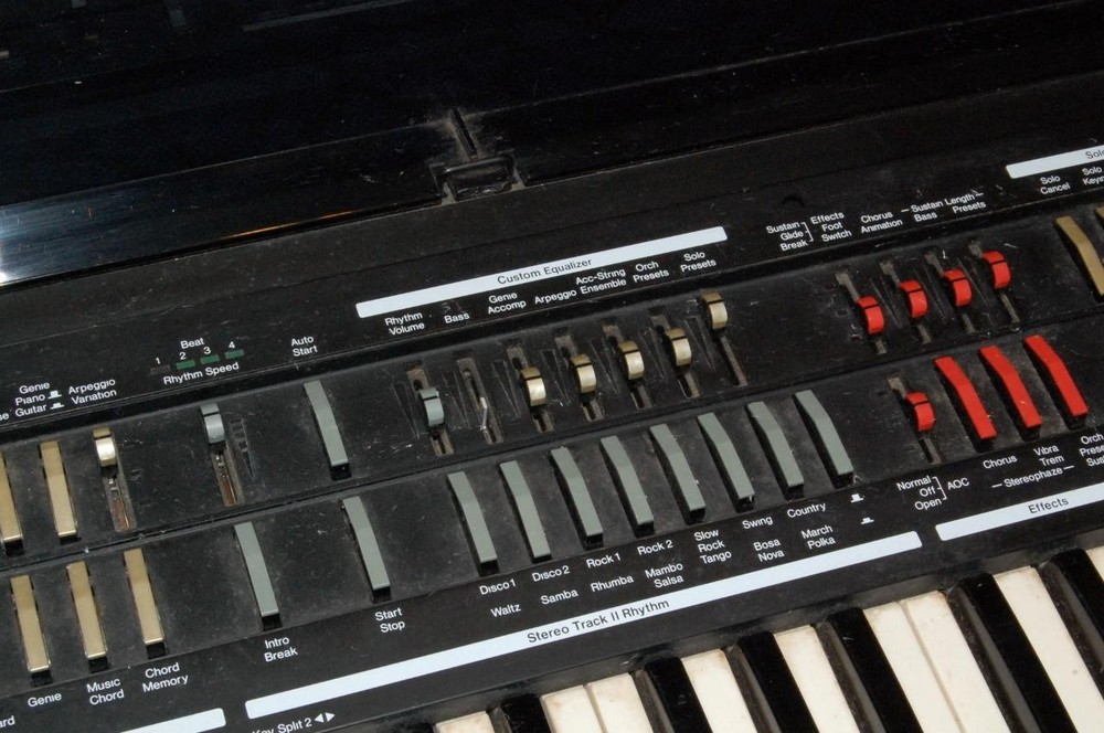 Lowrey Micro Genie V-120/ V120 String Synthesizer Keyboard Analog Drum Machine