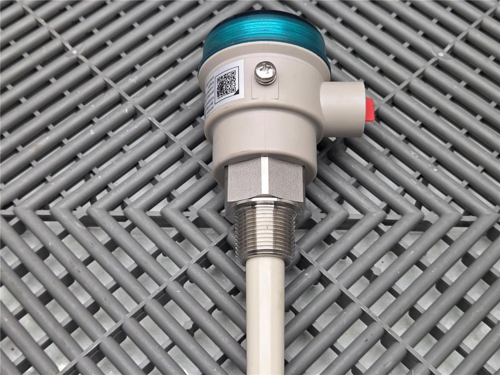 Siemens 7ML5501-0AA30 Level Transmitter CLS100 SS Process Connection