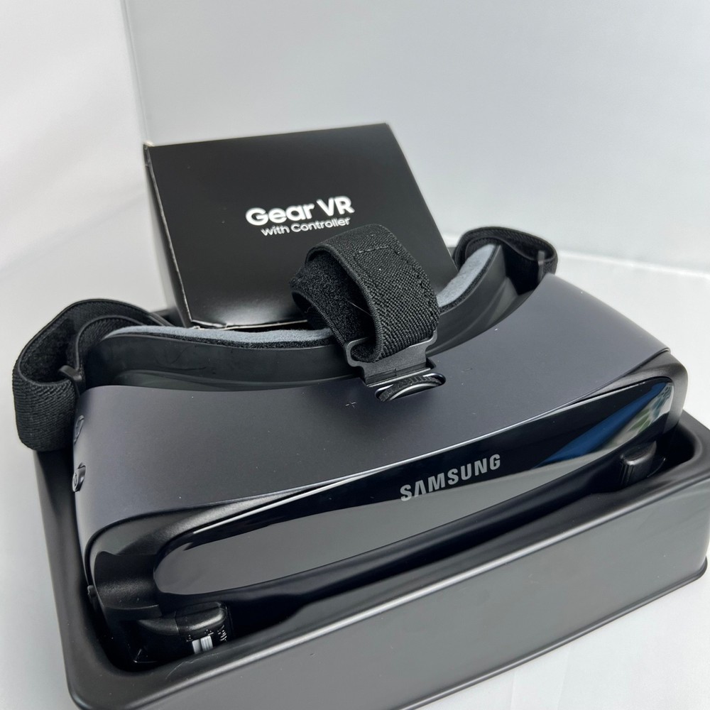 Samsung Gear VR With Controller In Box- Very Good Condition!