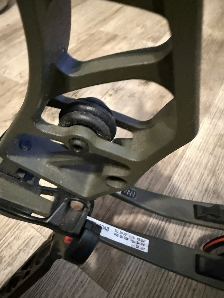 Bear Archery Escalate 70lbs Rt hand