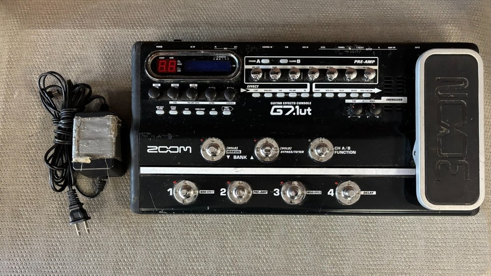 Zoom G7.1ut Digital Guitar Multi-Effects Processor Pedal