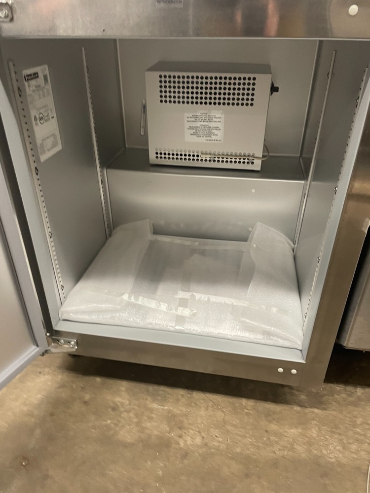 Traulsen UHT27-L – 27” Undercounter Refrigerator