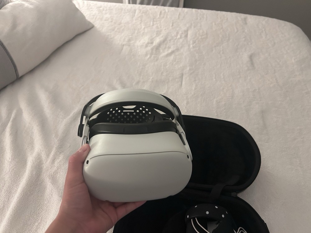 Meta Oculus Quest 2 Gray Hard Carrying Case for VR Headset