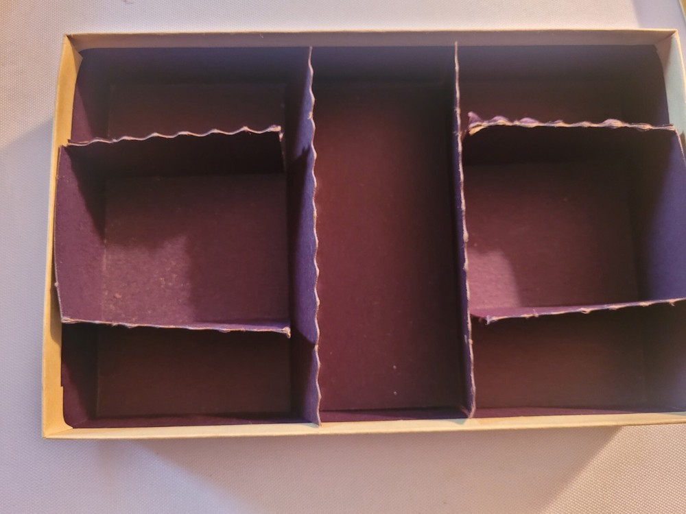 Vintage Whitman's Sampler Empty Cardboard Box 16oz Chocolate & Confections