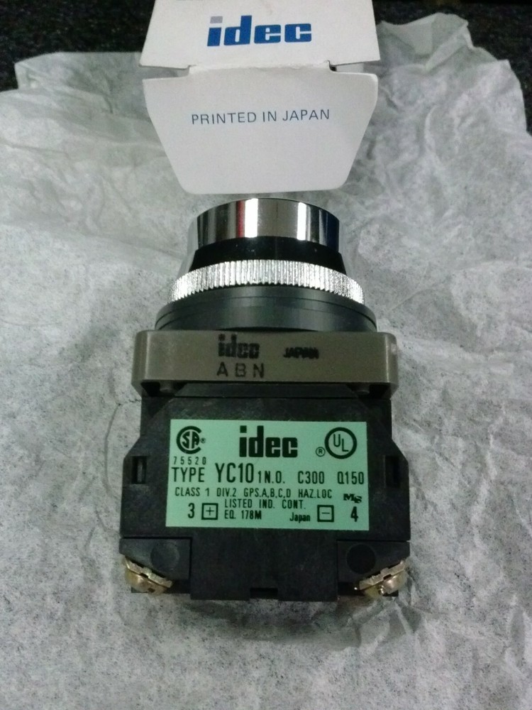 IDEC Type YC10 Red Round Flushed Miniature Pilot Pushbutton Switch