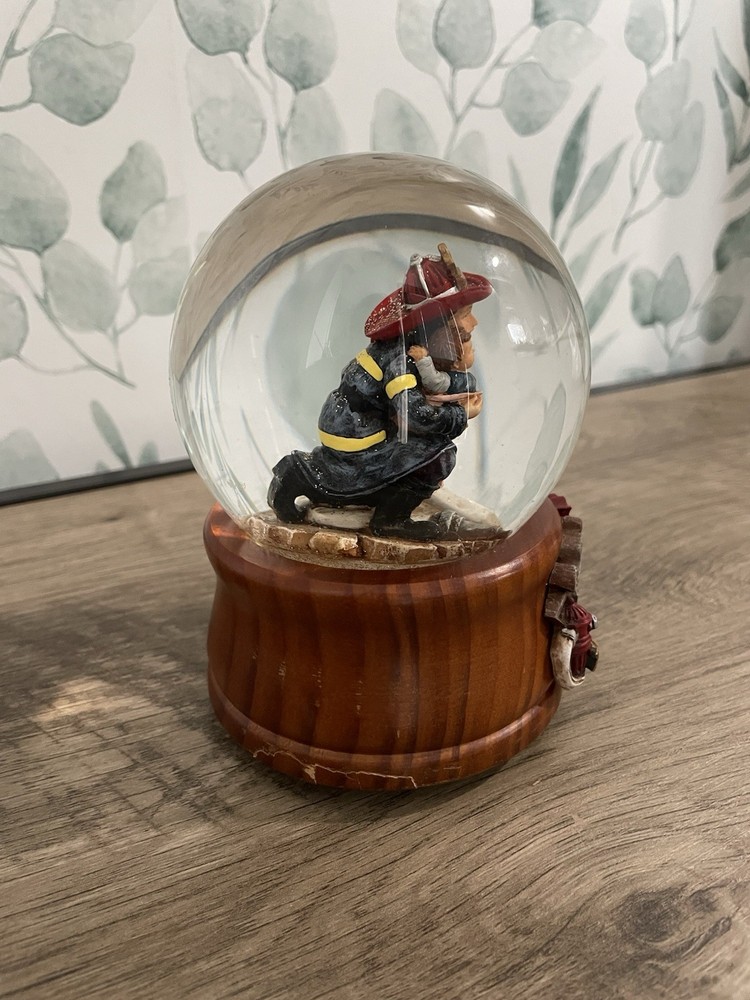 Vintage 1998 Vanmark Musical Waterglobe