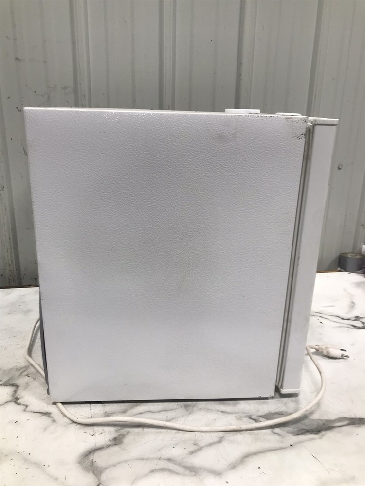 Kenmore mini fridge refrigerator