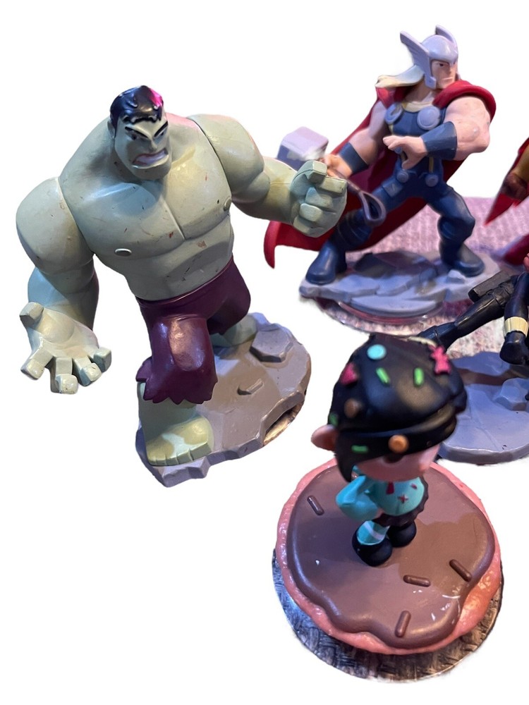 Lot 10 Disney Infinity Figures