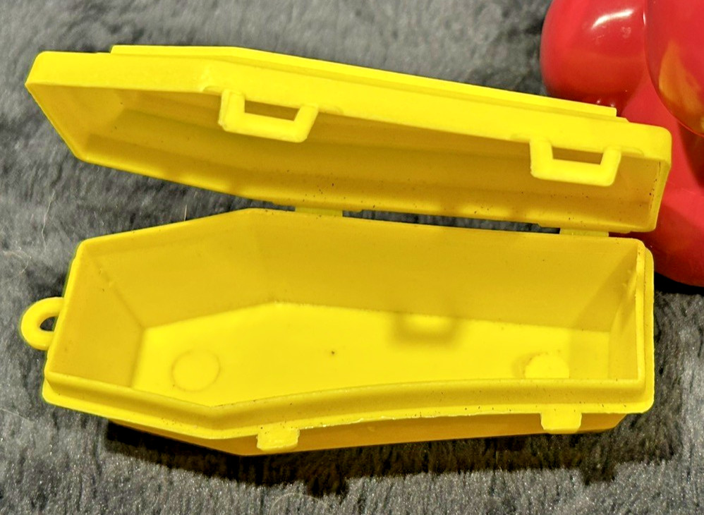 Vintage FLEER MR BONES Empty Yellow Coffin/Casket Plastic Candy Container