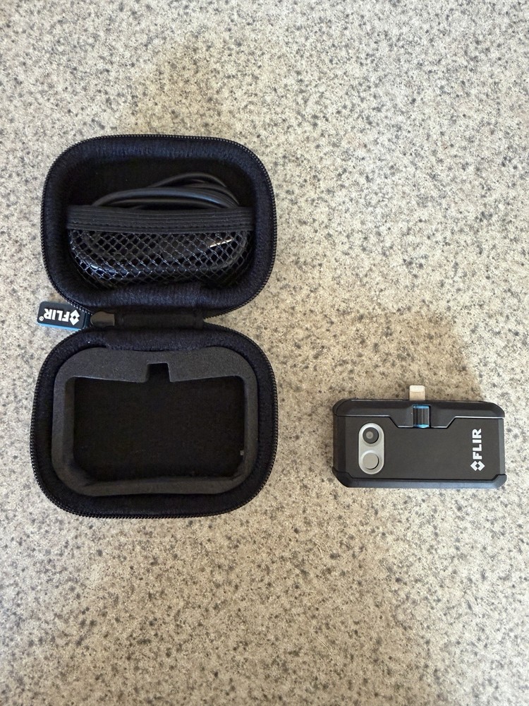 FLIR iOS Lightning Thermal Imaging Camera Mobile Accessory with Case