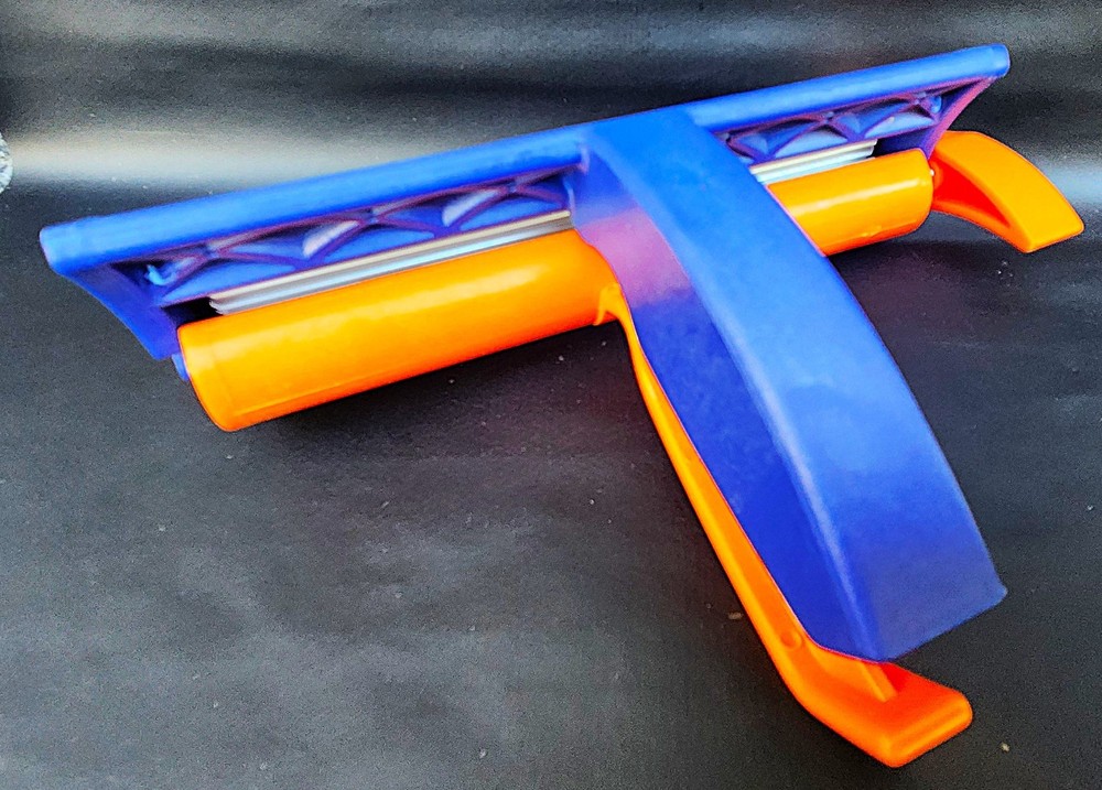 FISKARS Wavy Paper Caper Crimper Tool w/ 6.5" Texture Roller (EUC)