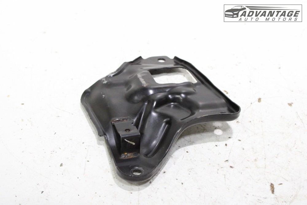 2018-2020 GENESIS G80 FRONT RIGHT SIDE FENDER SUPPORT MOUNT BRACKET OEM