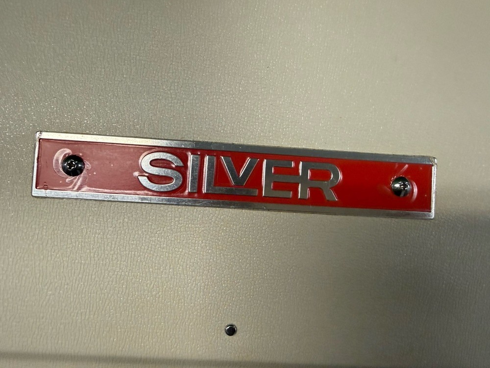 Singer/Silver Studio Sk-313 Knitting Machine And Accessories Untested