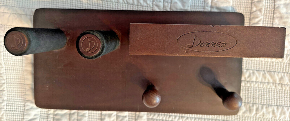 DONNER WOODEN CLOTHES COAT RACK WALL MOUNTED MUSICAL NOTES