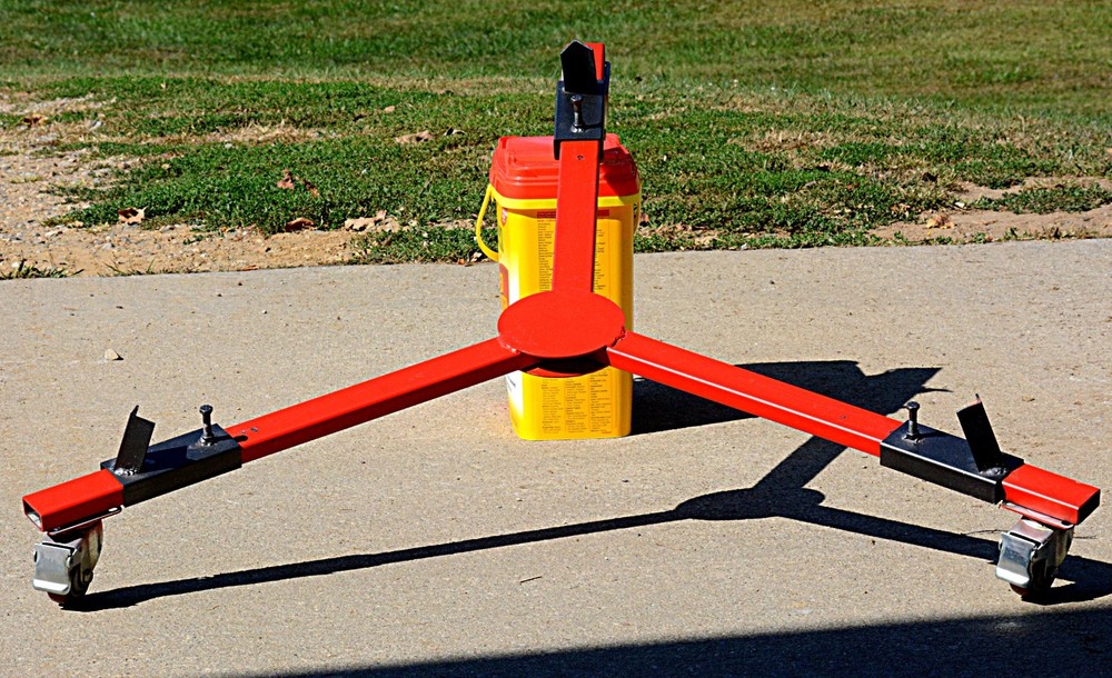 TRIPOD DOLLY WITH BALLBEARING LOCKDOWN CASTERS.