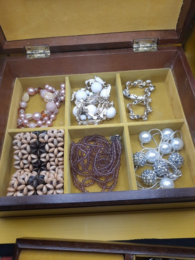 Decorative Jewelry Organizer