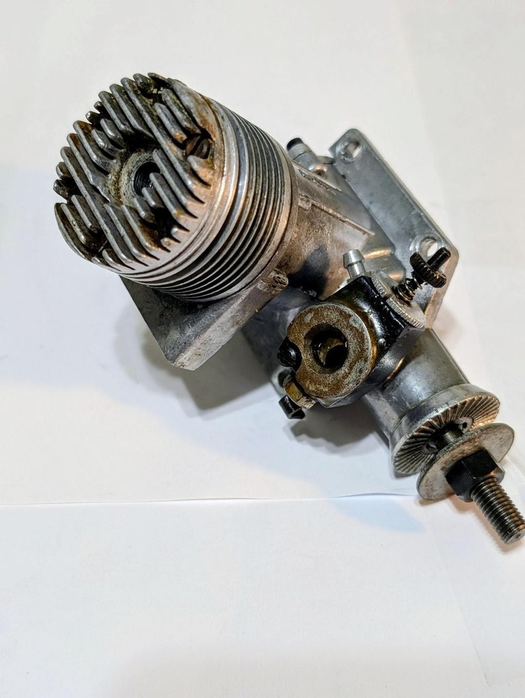 FOX .40 R/C ENGINE W/ PERRY CARB, PRE-OWNED, EXCELLANT COMPRESSION,