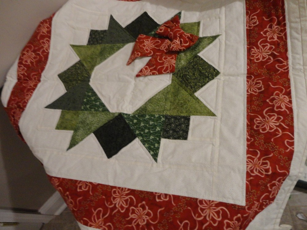 APLIC WORK CUT WORK DECORATIVE QUILTED WALL HANGING 28.5" X 28.5"