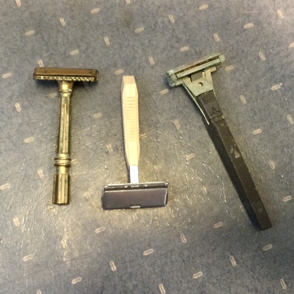 Safety razors Some in boxes