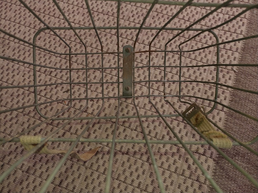 VINTAGE BICYCLE METAL WIRE FRONT BASKETS