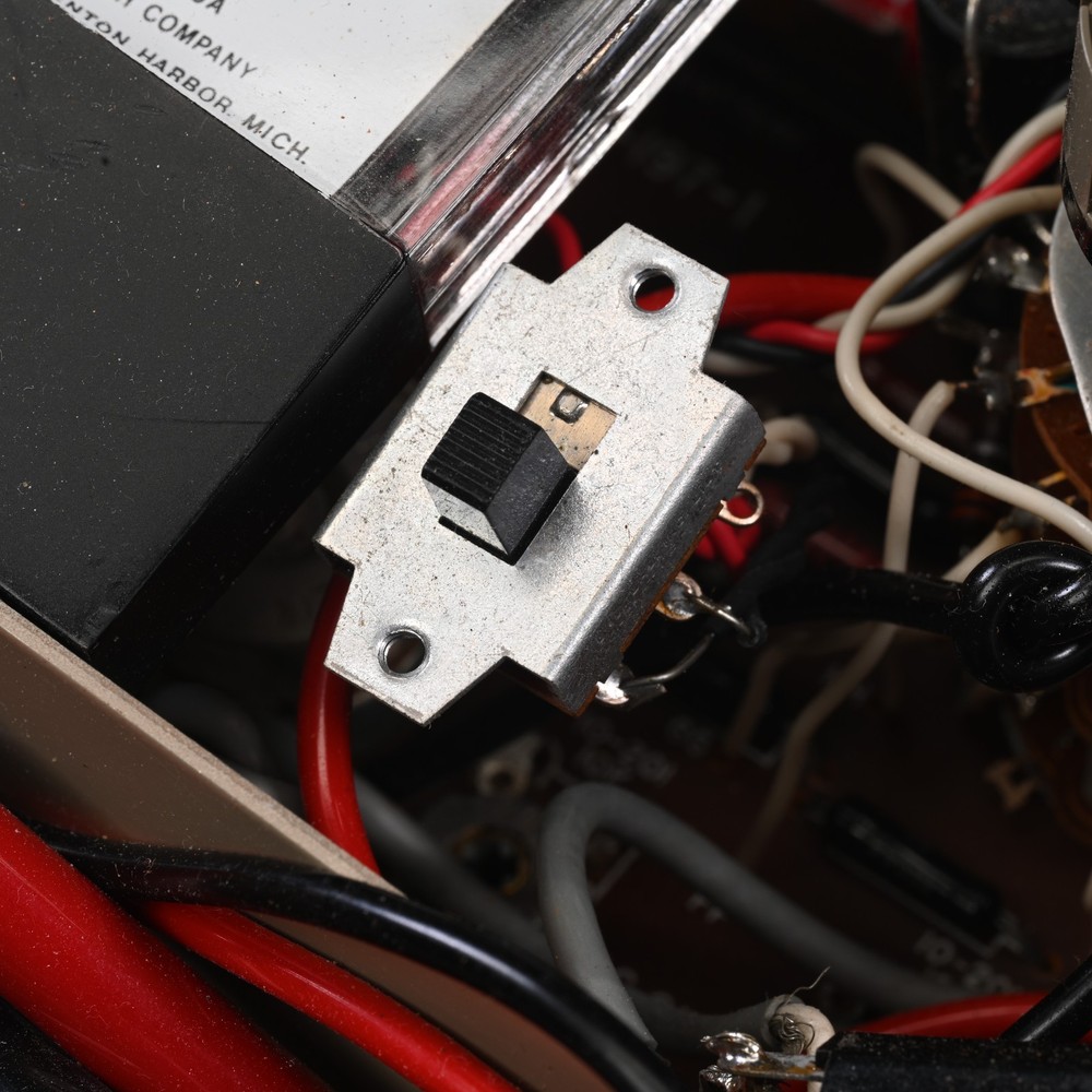 Vintage Heathkit Utility Solid State Voltmeter Model IM-17 in Original Case