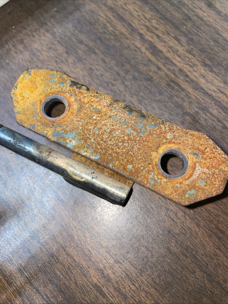 AL169498 John Deere Hinge