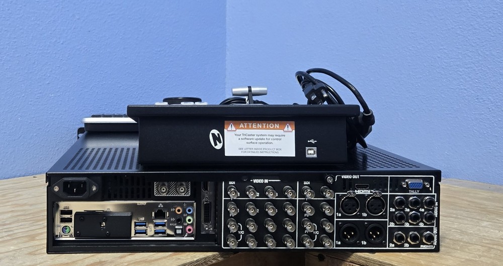 NewTek 3Play 3PXD425 with Control Surface Unit (INV02-BINZ001B)