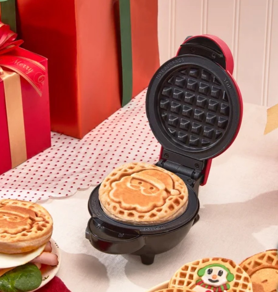 Dash Multi-Plate Mini Waffle Maker 7 removable Plates-Holiday design
