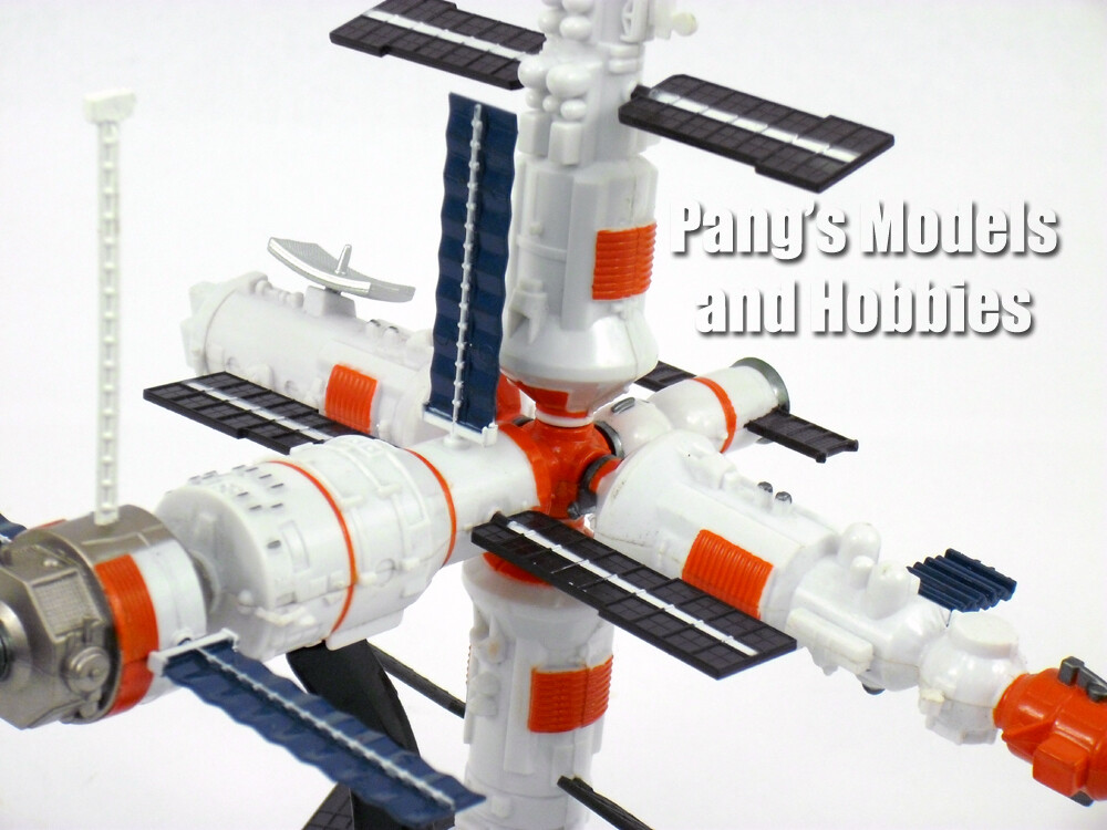 Mir Space Station Space Adventure Kit by NewRay - Assembly Required