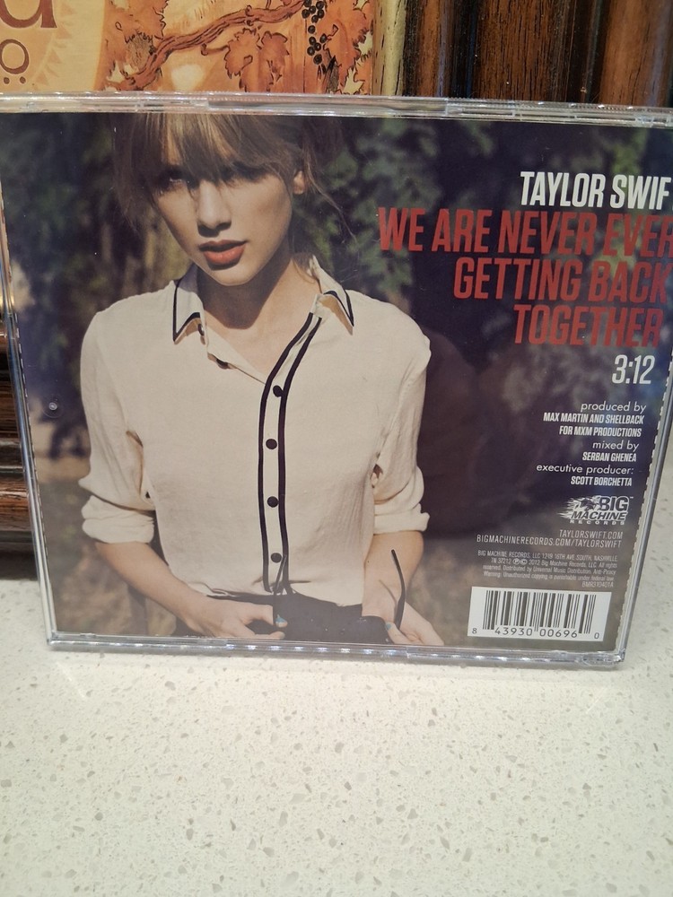 Taylor Swift – We Are Never Ever Getting Back Together WALMART SINGLE CD, Used