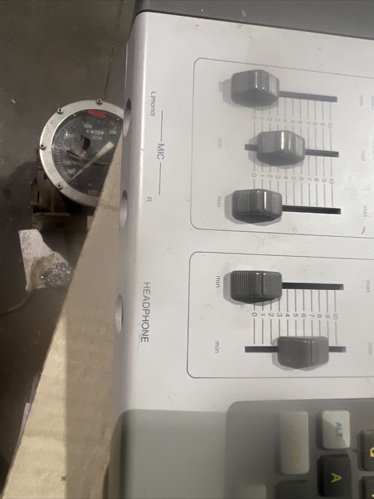 SIMA VIDEO STUDIO VS-500 STEREO VIDEO TILTER & PROCESSOR