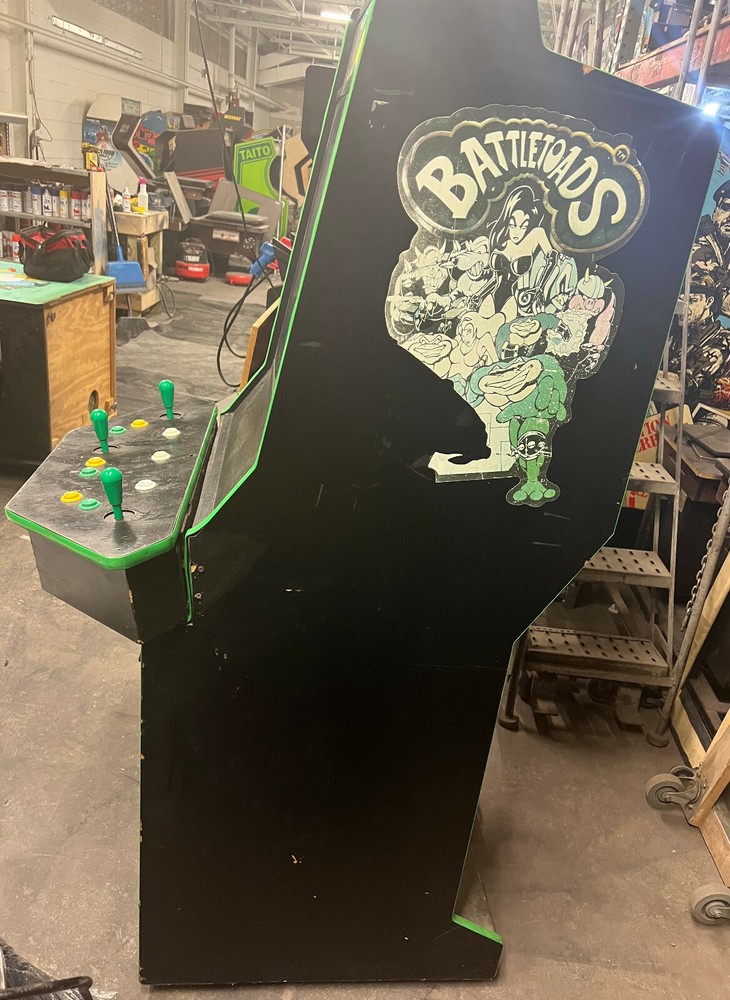 BATTLETOADS ARCADE MACHINE by RARE COIN GAMES INC 1994