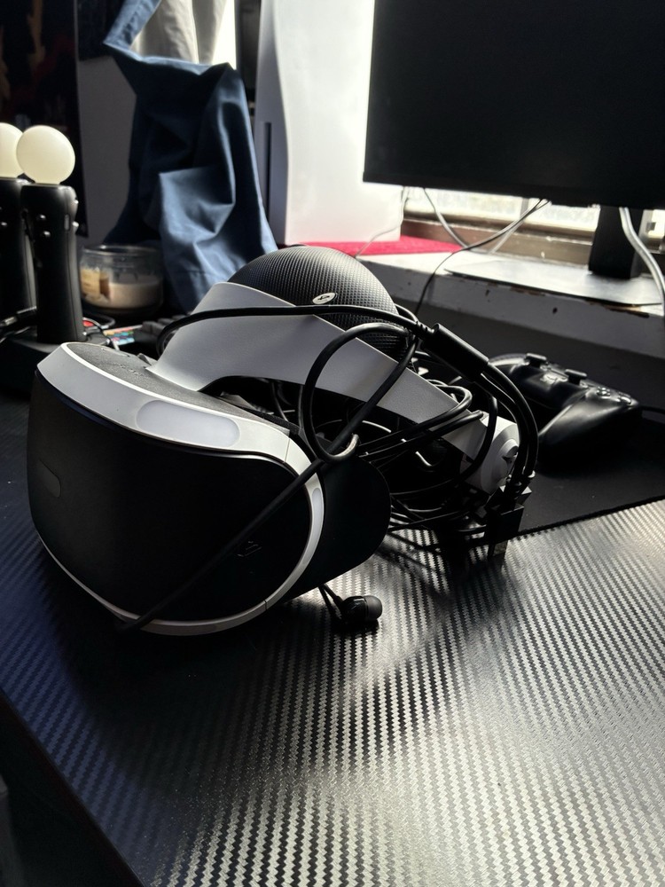 PlayStation VR Headset w/Camera, Motion Controllers, extra $15 for charging dock