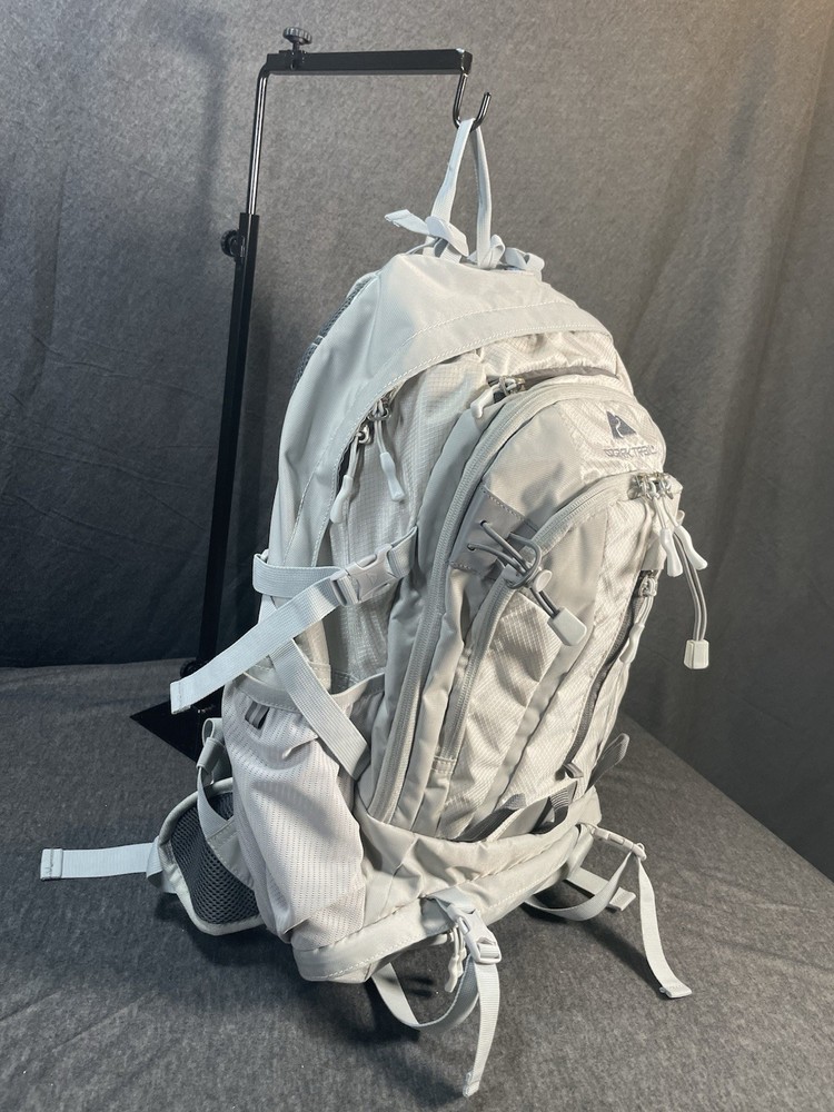 OZARK TRAIL KACHEMAK GREY SILVER 36L DAYPACK / BACKPACK