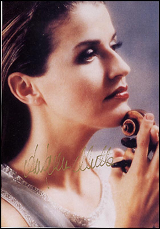 ANNE SOPHIE MUTTER - PHOTOGRAPH SIGNED