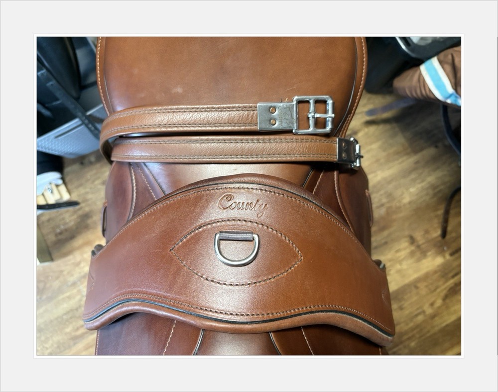County Solution Jump Saddle. 17” M.