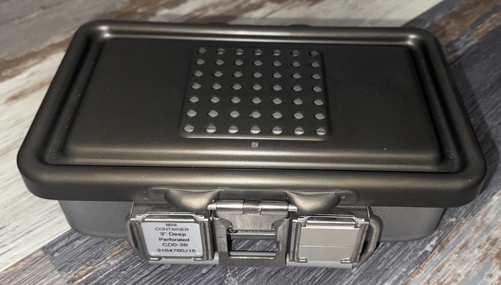 V. Mueller CD0-3B Genesis Mini Sterilization Container w/ Lid & Tray 3"