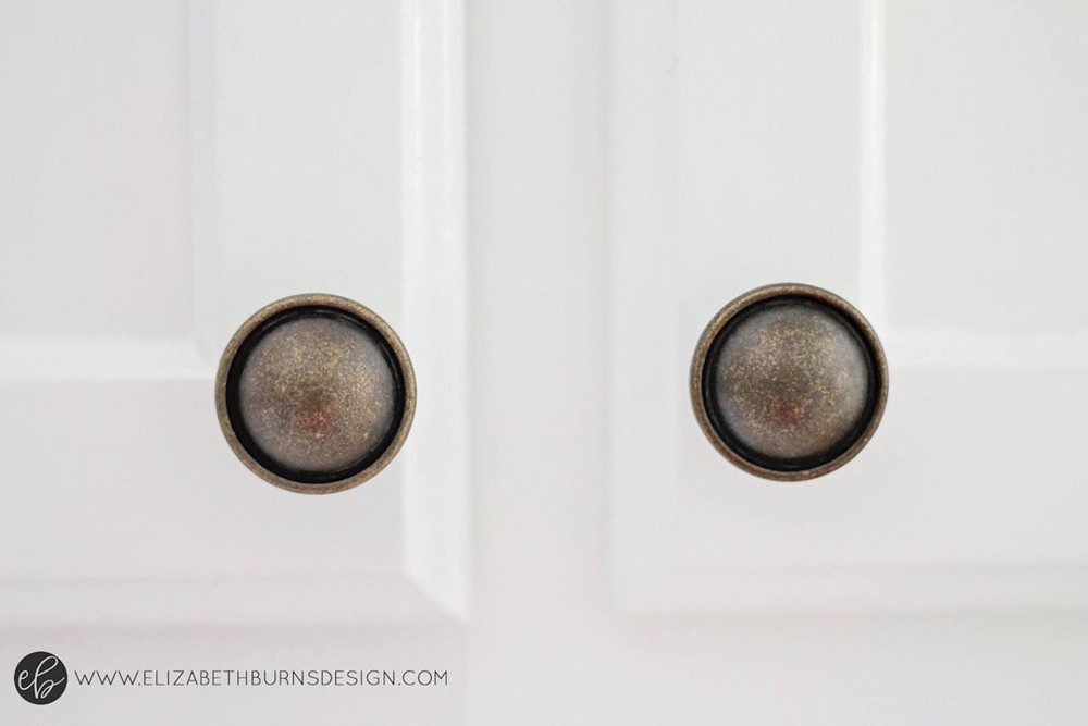 1-3/8" Hickory Hardware Knob Windover Antique