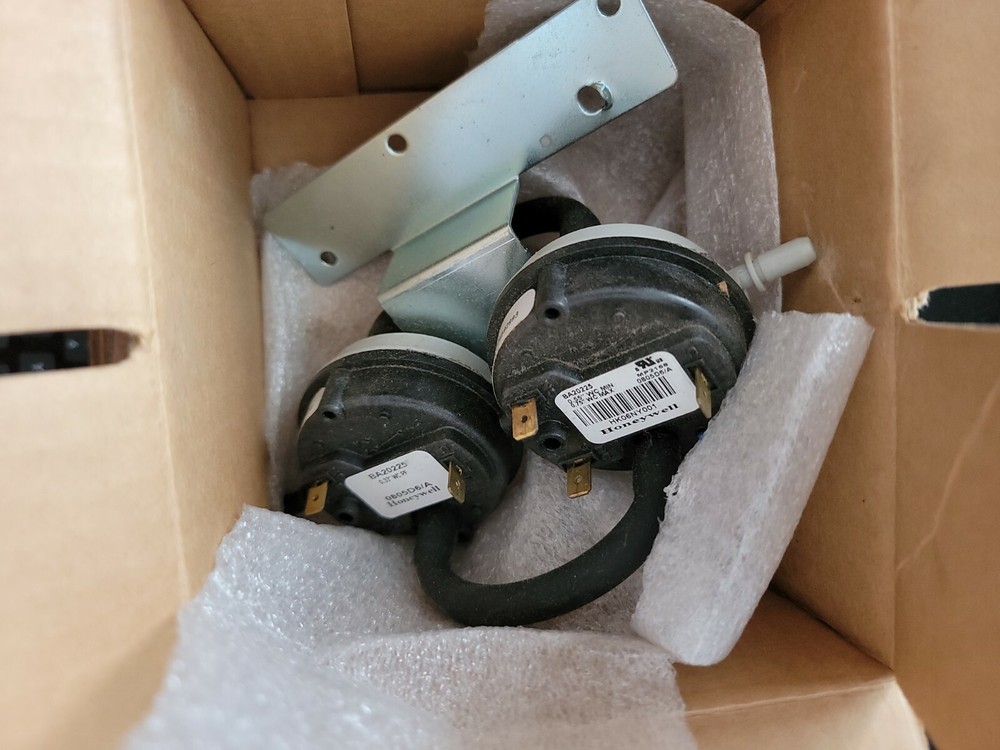 HK06NY001 Pressure Switch, Carrier