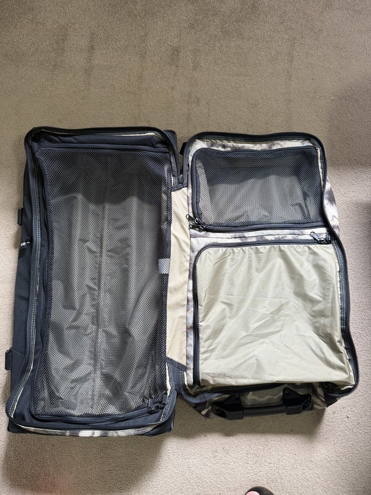 BRAND NEW Dakine 85l Split Roller luggage