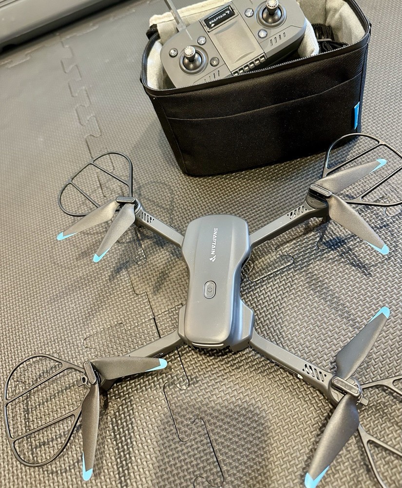 Snaptain E20 2.7K QHD Camera Foldable Drone Remote Controller USED THREE TIMES!!