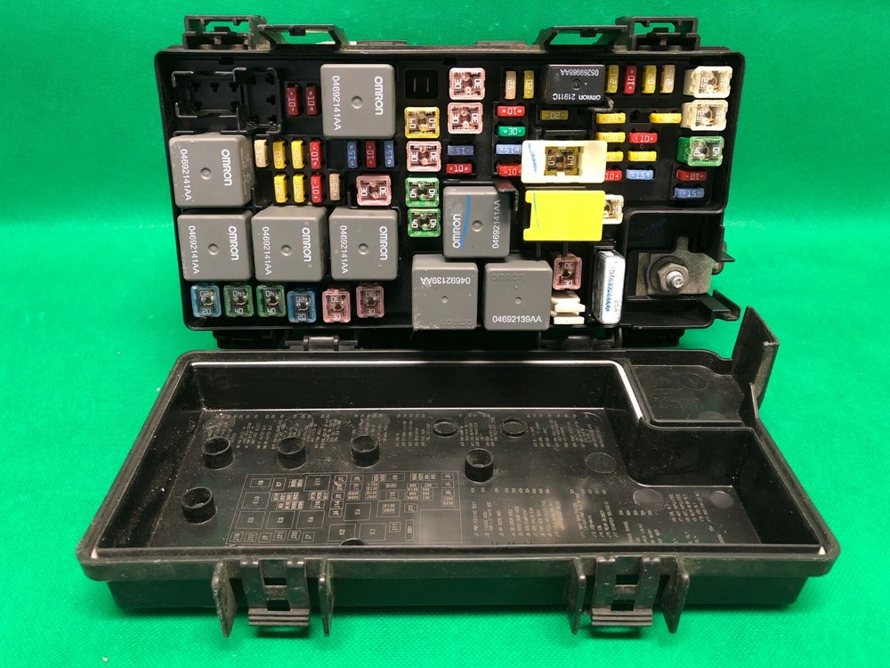 08 DODGE NITRO TIPM FUSEBOX FUSE BOX CONTROL MODULE BCM 04692235AH