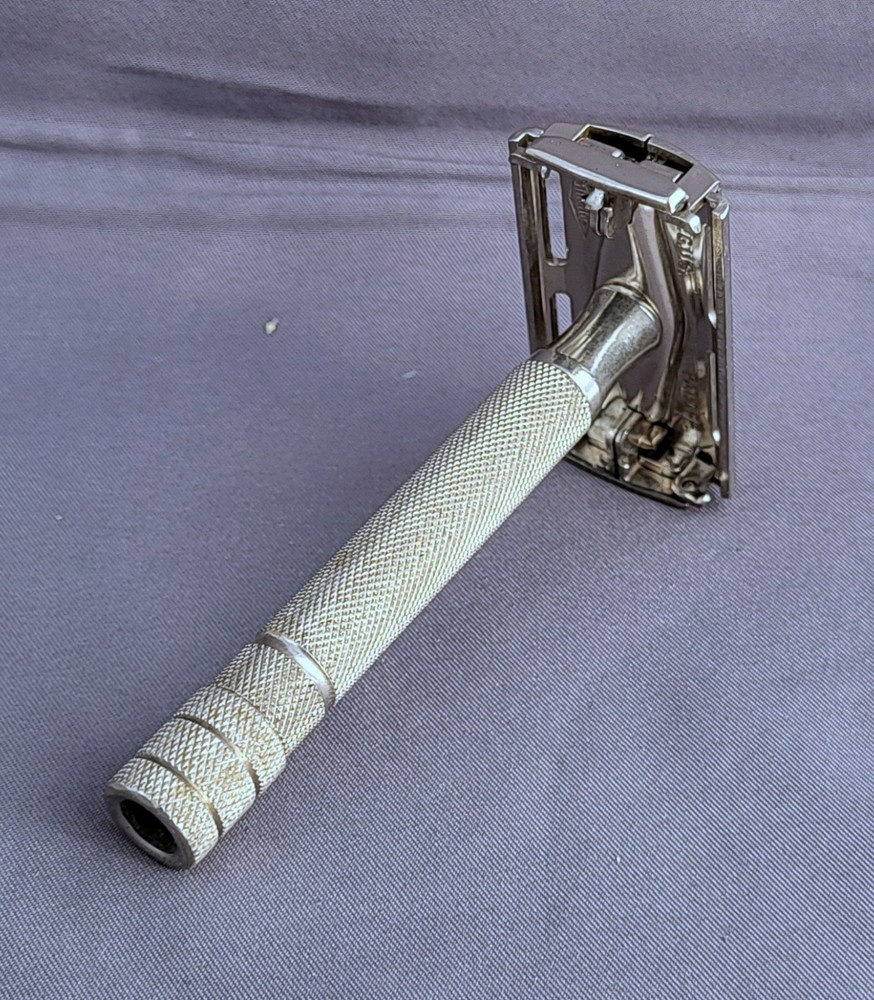Scarce Gillette US Aristocrat Junior Razor - TTO - No Date Code -1947 Model