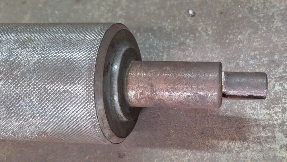 CONVEYOR BELT KNURLED ROLLER PULLEY DISTANCE BETWEEN FRAME 24"