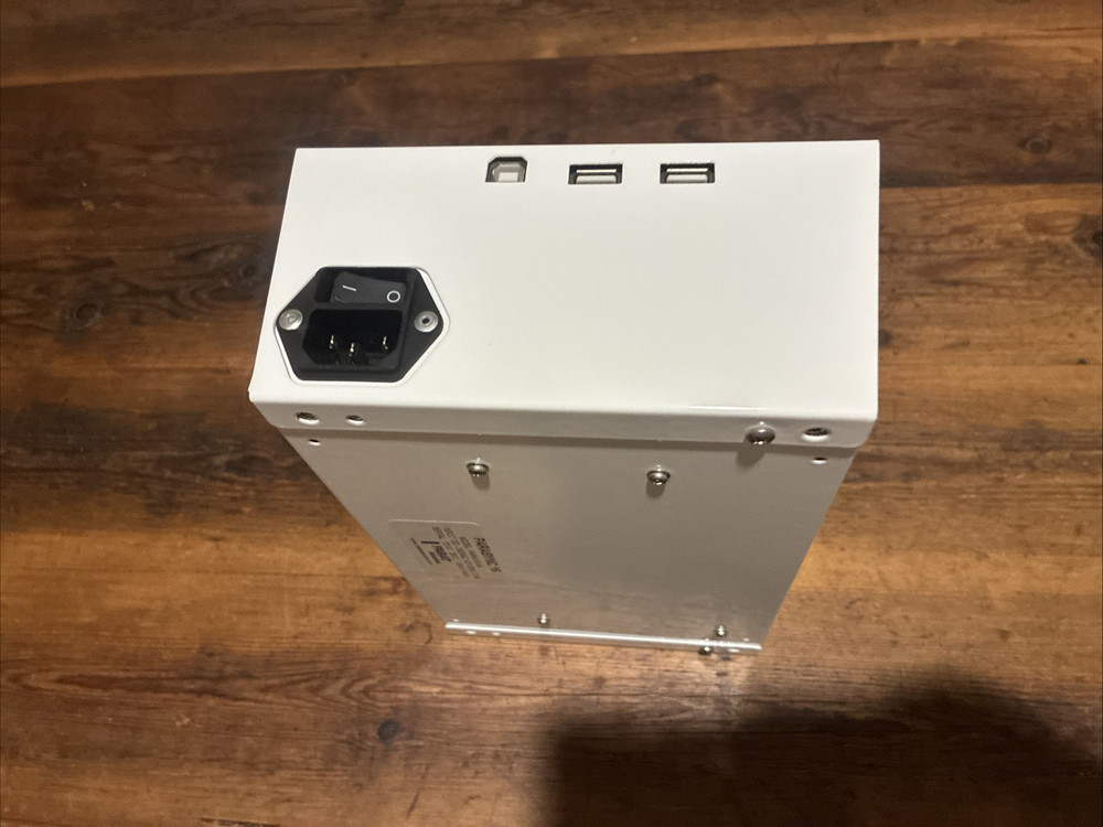 Parat PARAI16-NA Universal Charge and Synchronization Hub