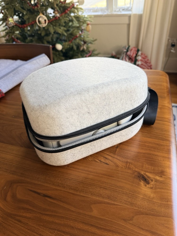 Meta Quest 2 With kiwi Strap And Case